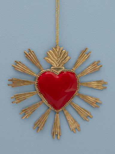 Sacred Heart in Golden Metal – Symbol of Passion and Protection ❤️✨