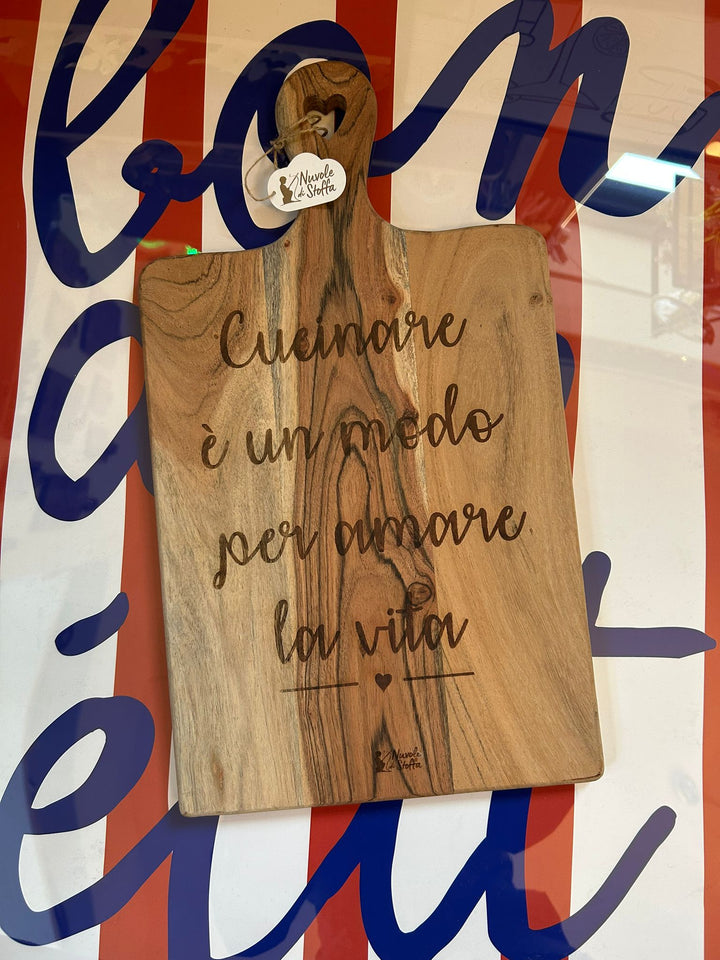 Tagliere in Legno con Incisione – Il Cuore della Tua Cucina 🍽