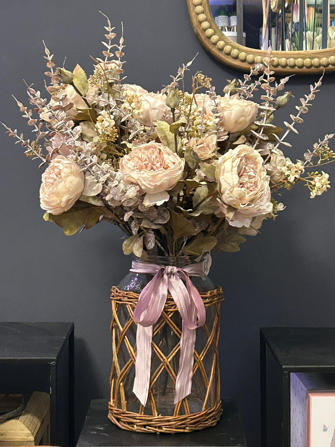 Glass Vase with Natural Weave – Rustic and Refined Style 🍯