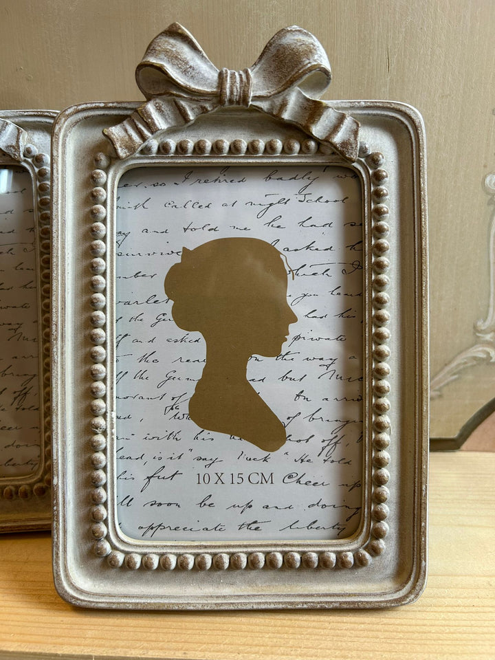 Cornice Vintage con Fiocco – Eleganza Senza Tempo 🖼 🎀