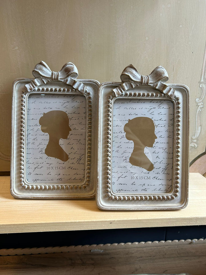 Cornice Vintage con Fiocco – Eleganza Senza Tempo 🖼 🎀