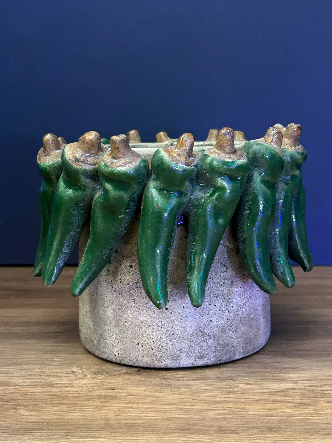 Vaso Artigianale con Peperoncini Verdi – Edizione Rustica Chic 🌶️