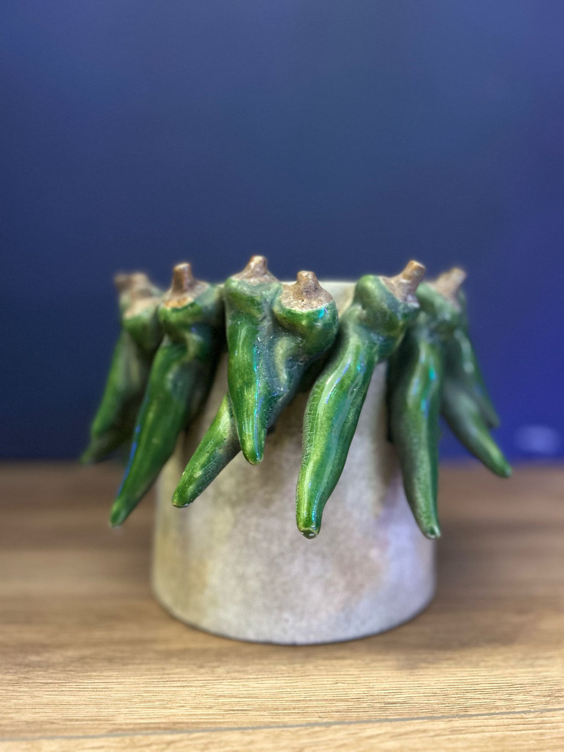 Vaso Artigianale con Peperoncini Verdi – Edizione Rustica Chic 🌶️