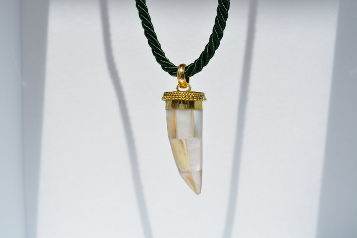 Collana con corno indiano