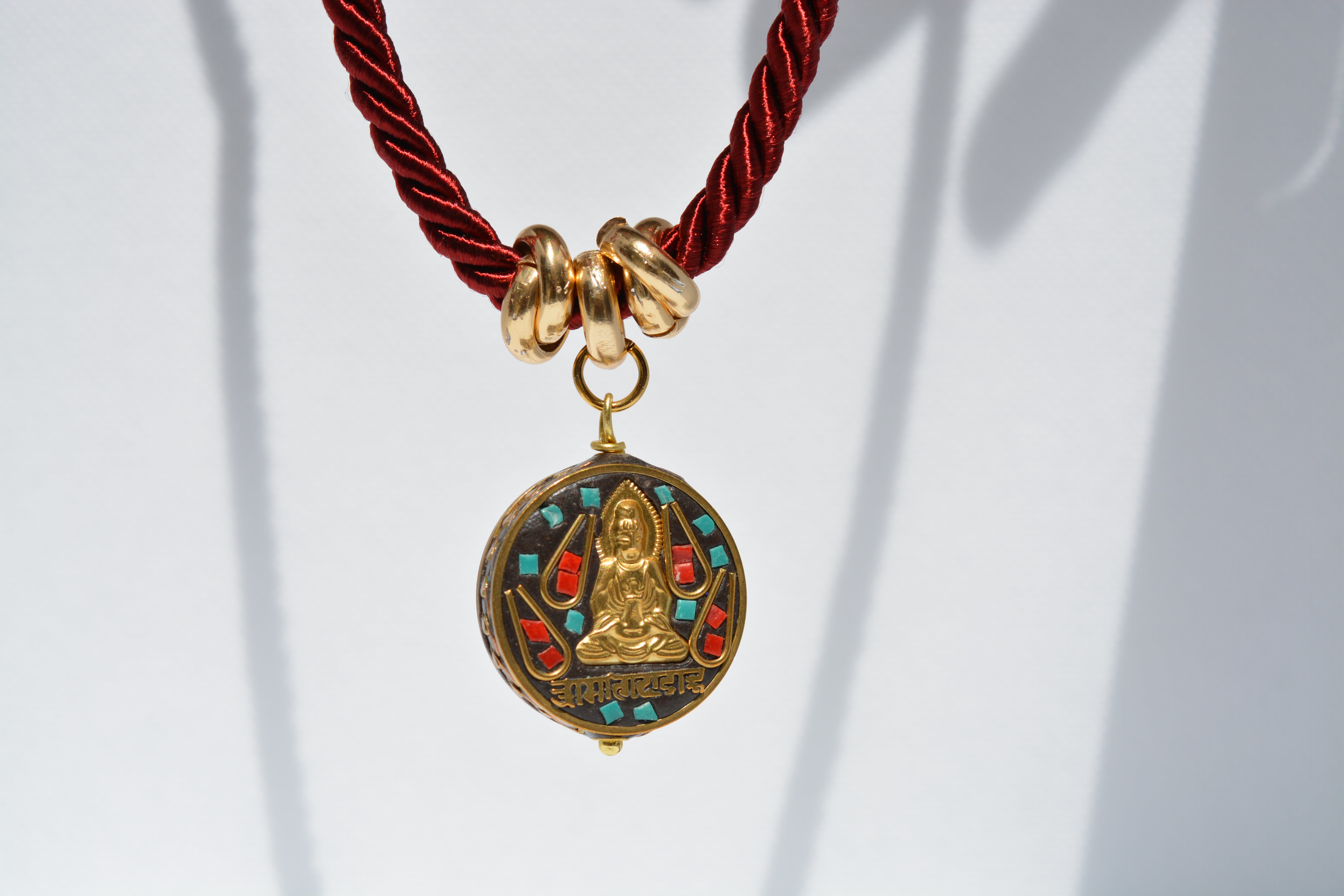 Collana medaglione Buddha dorato