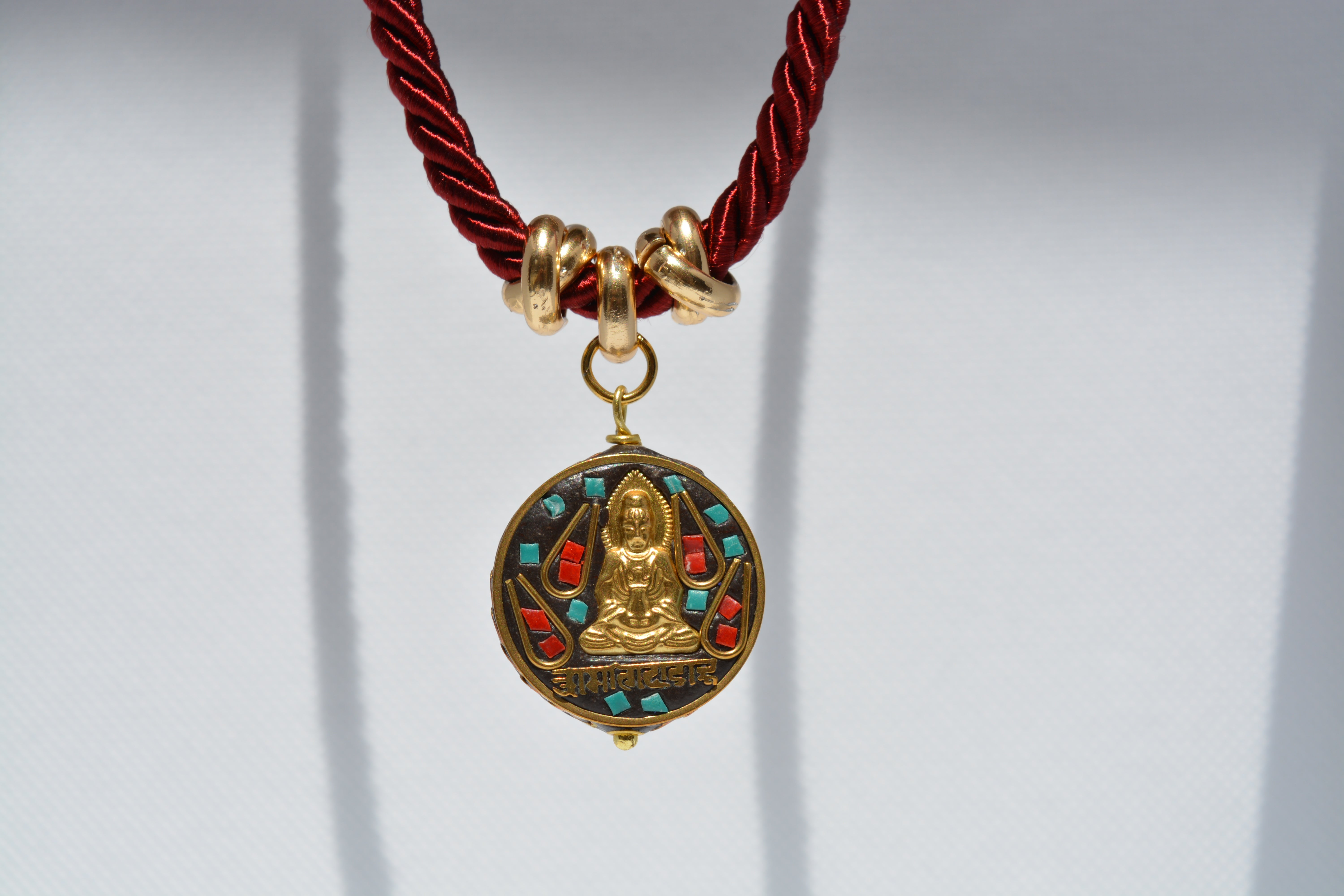 Collana medaglione Buddha dorato