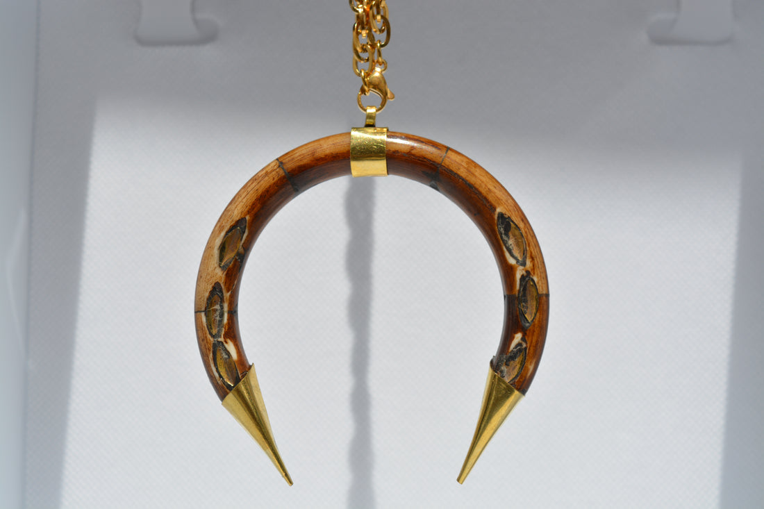 Collana con corno indiano