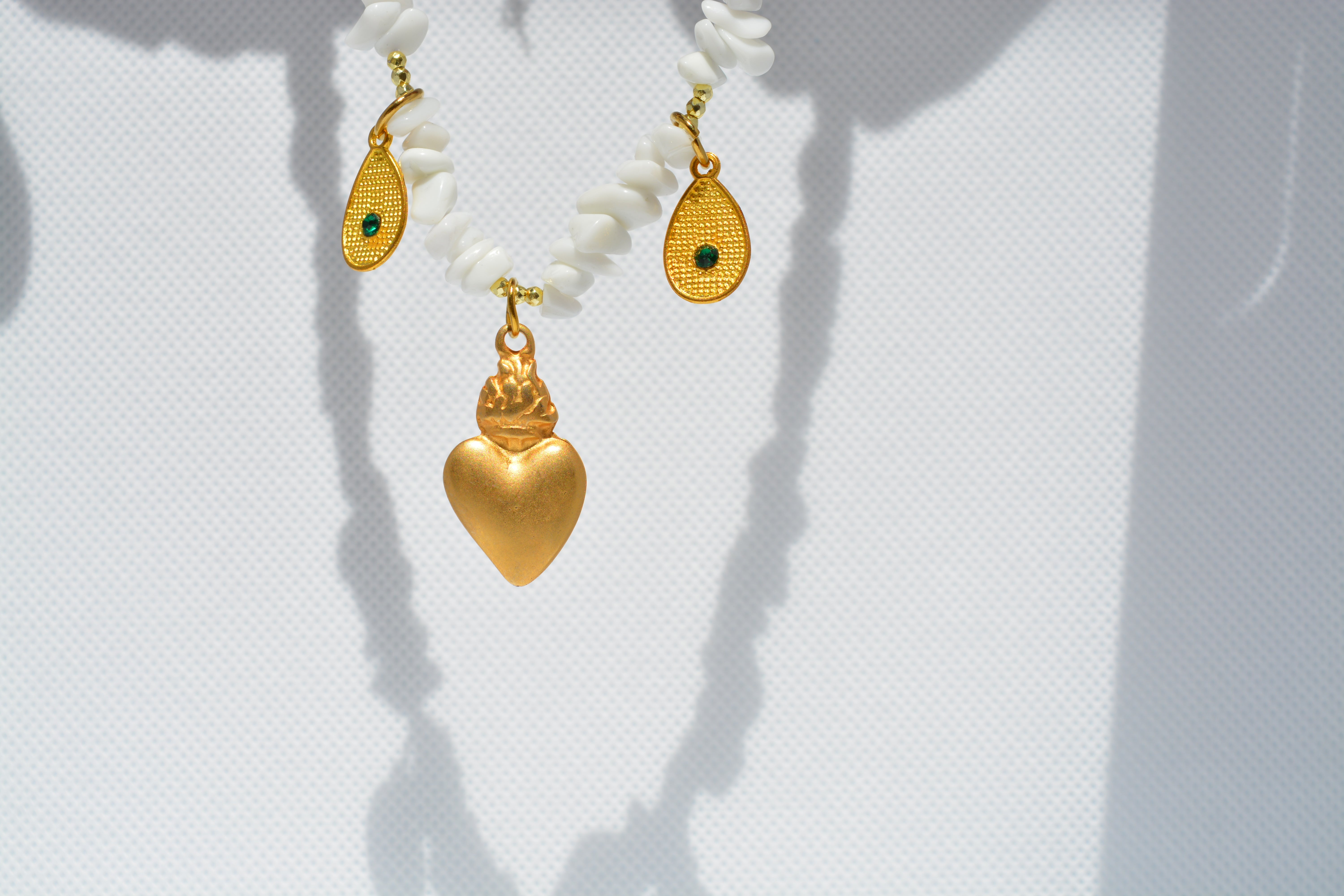 Collana  con coralli e cuore sacro