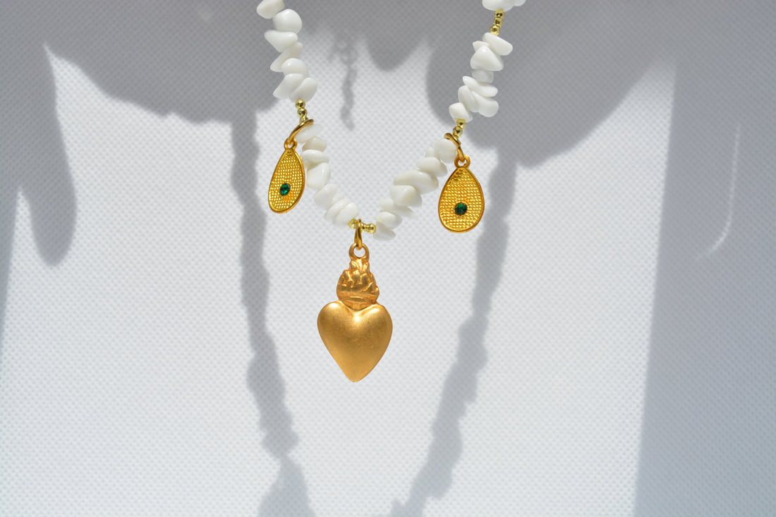 Collana  con coralli e cuore sacro