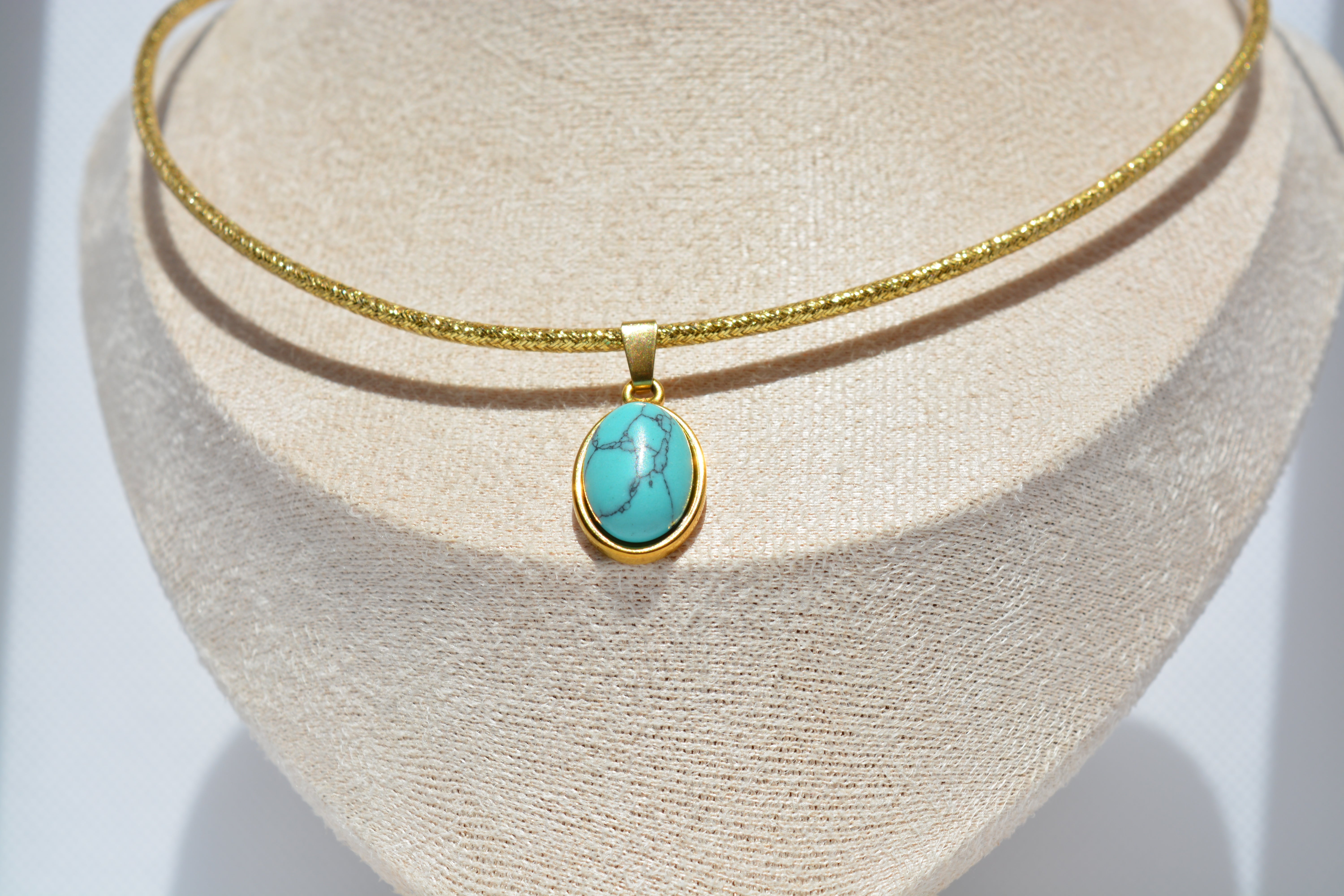 Collana choker con pendente turchese