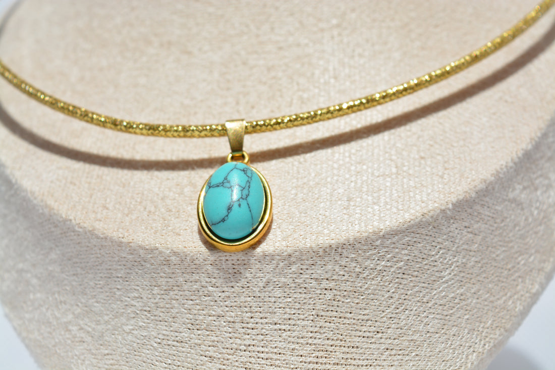 Collana choker con pendente turchese