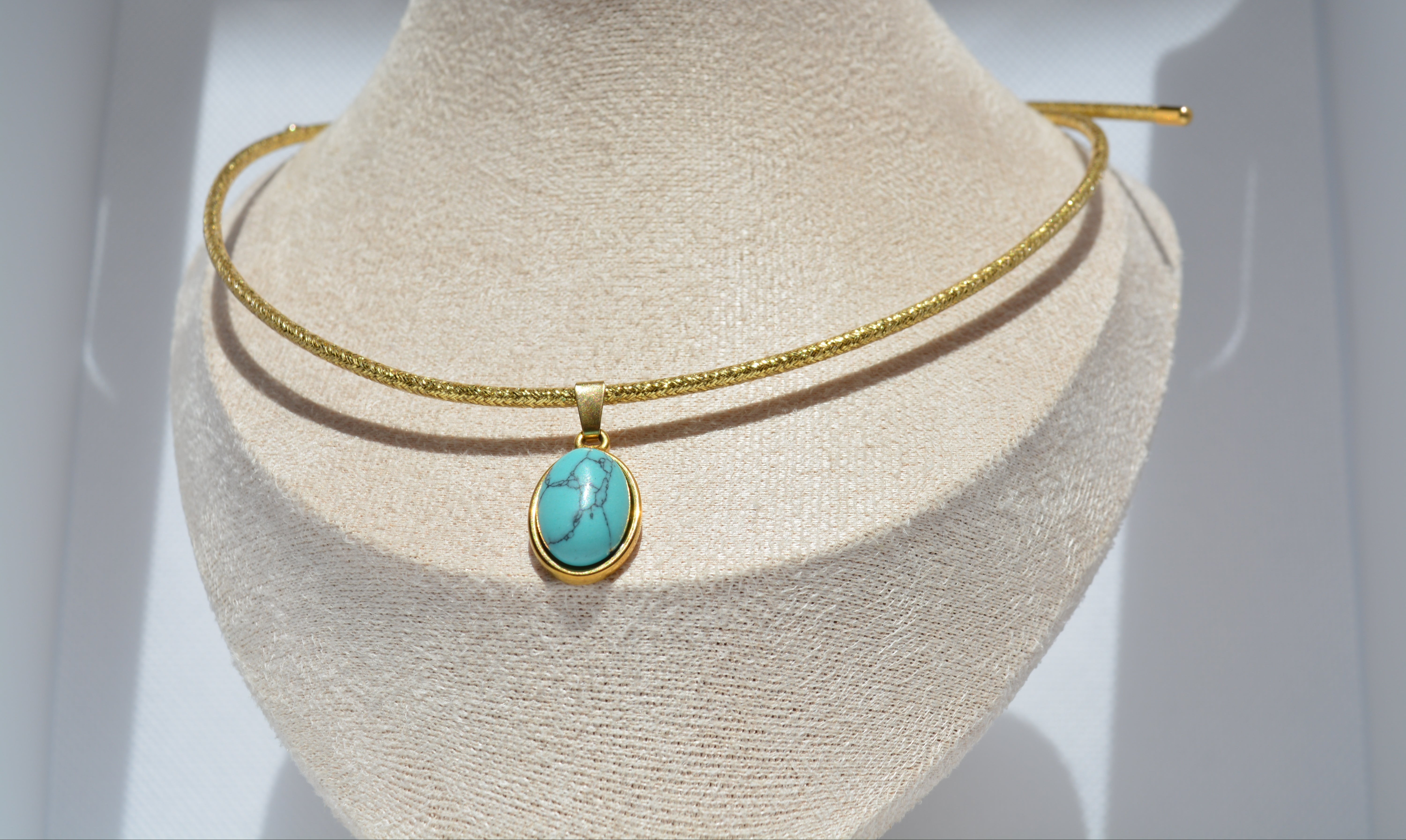 Collana choker con pendente turchese