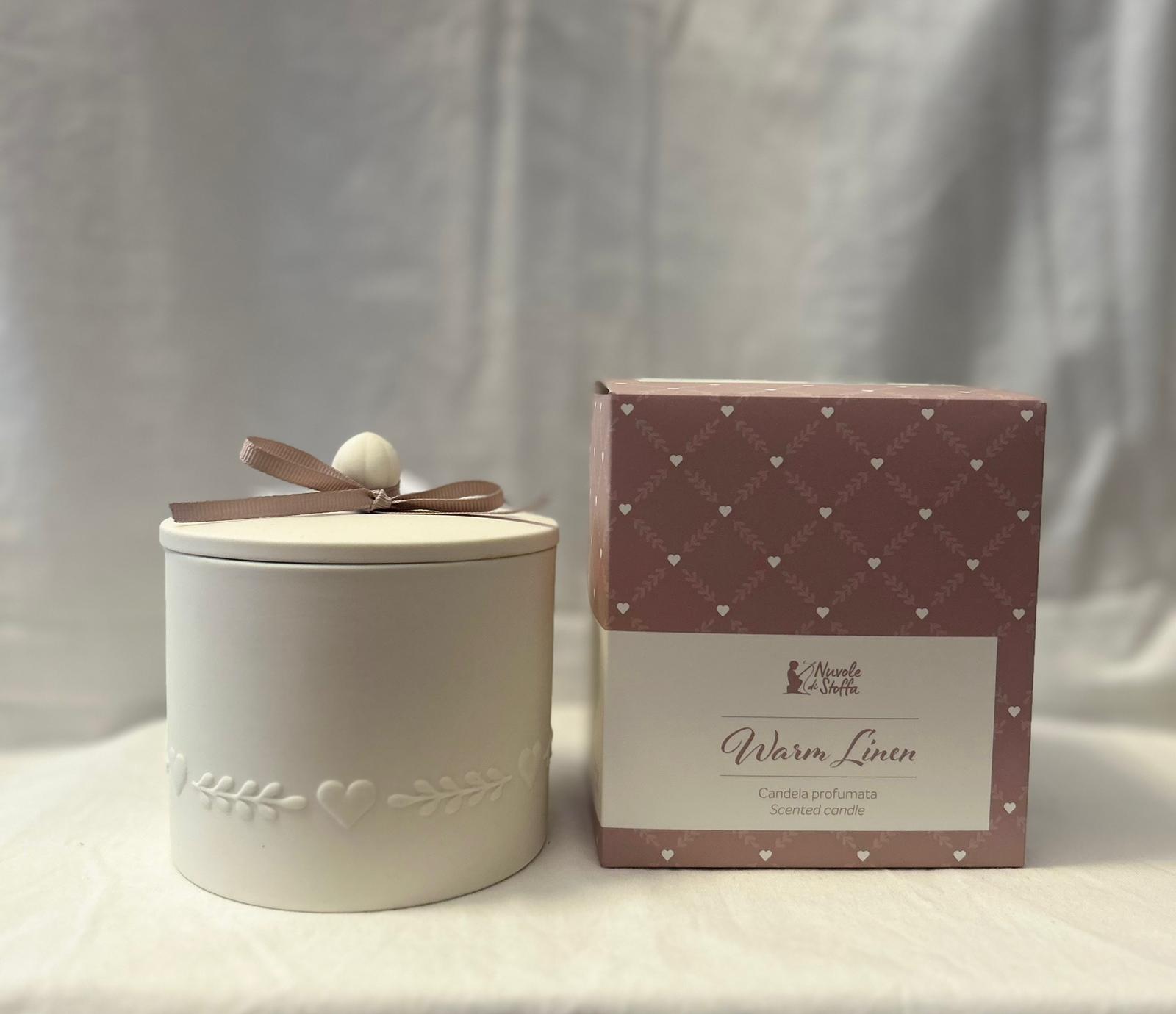 Candela Profumata 'Warm Linen' - Un Abbraccio di Benessere per la Tua Casa