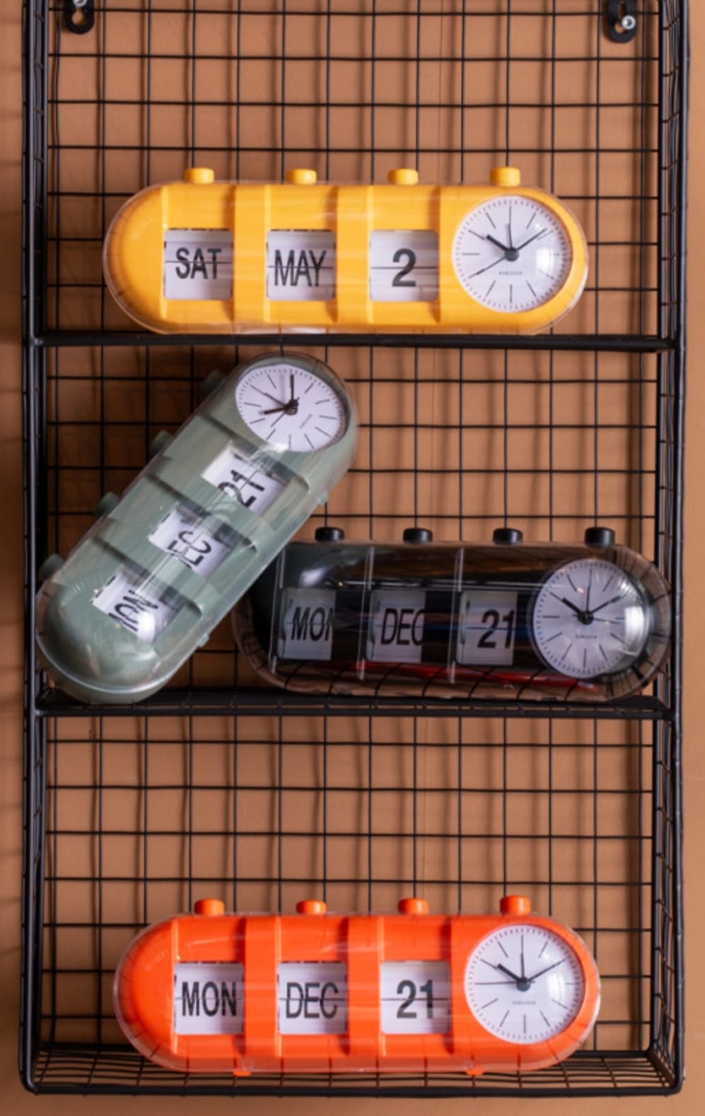 Retro Tube Flip Calendar Clock – Vintage Style with Alarm Function