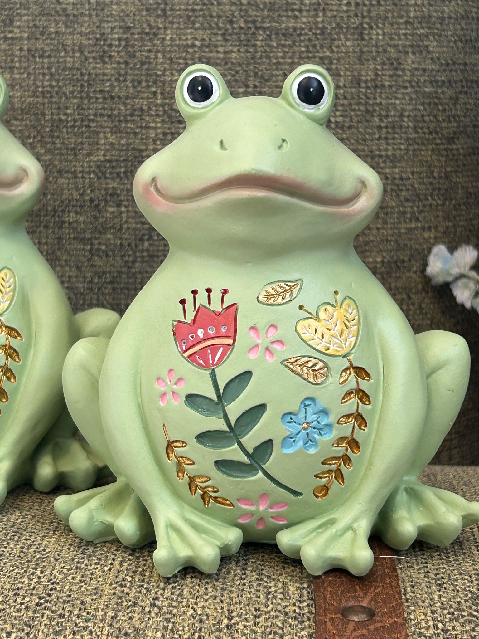 Statuetta Rana Decorativa – Simpatia e Natura per la Tua Casa! 🌿