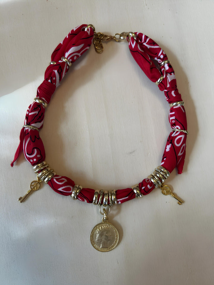"Red Majesty" – Collana Bandana Artigianale