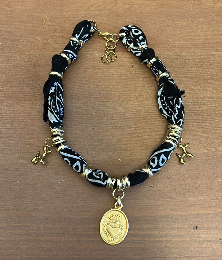 "Black Blessing" – Collana Bandana Artigianale