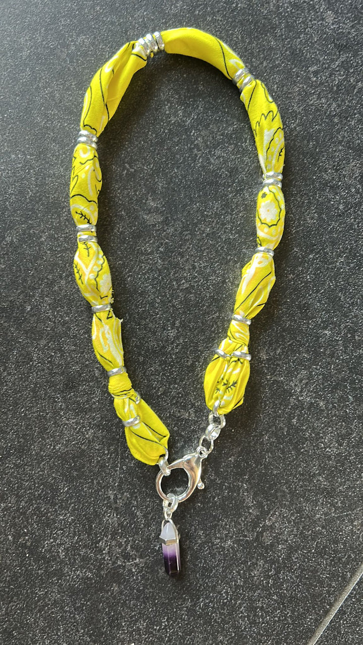 "Luce Viola" – Collana Bandana Artigianale
