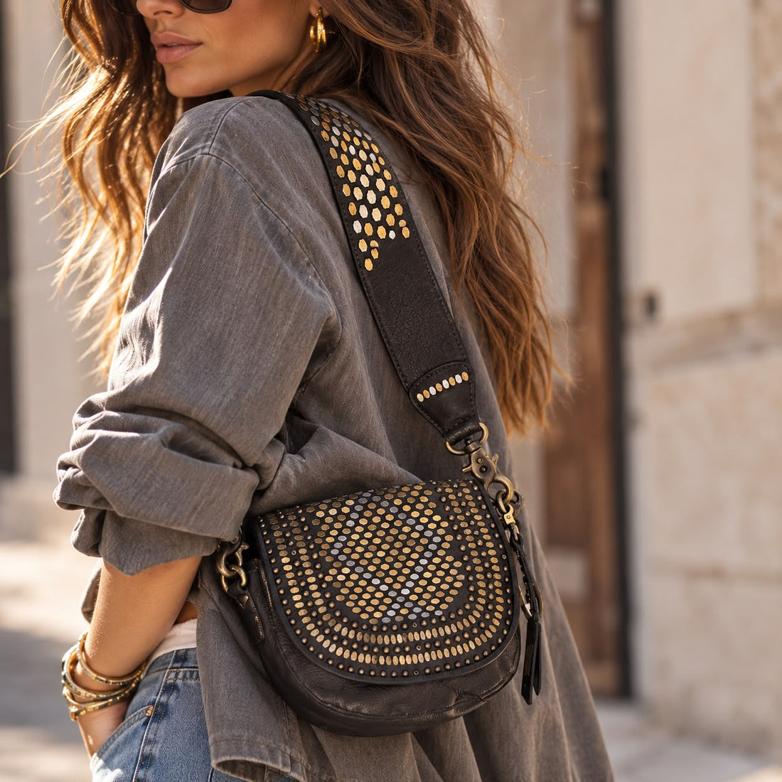 Borsa a Tracolla BIBA in Pelle con Borchie Dorate – Modello Saddle Boho Chic
