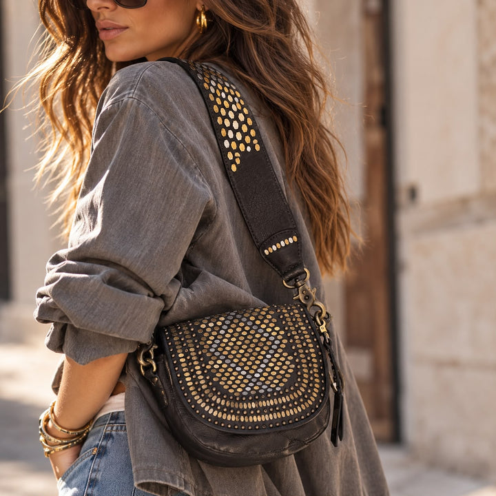 Borsa a Tracolla BIBA in Pelle con Borchie Dorate – Modello Saddle Boho Chic