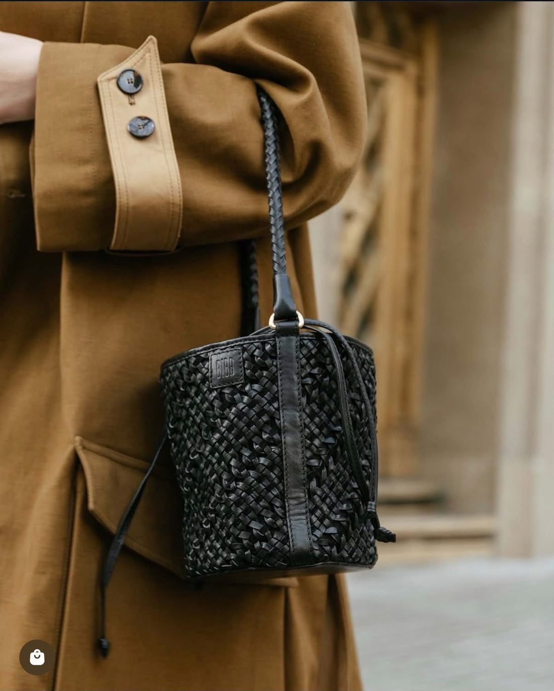 Borsa a Tracolla BIBA in Pelle Intrecciata Nera – Design Compatto e Raffinato