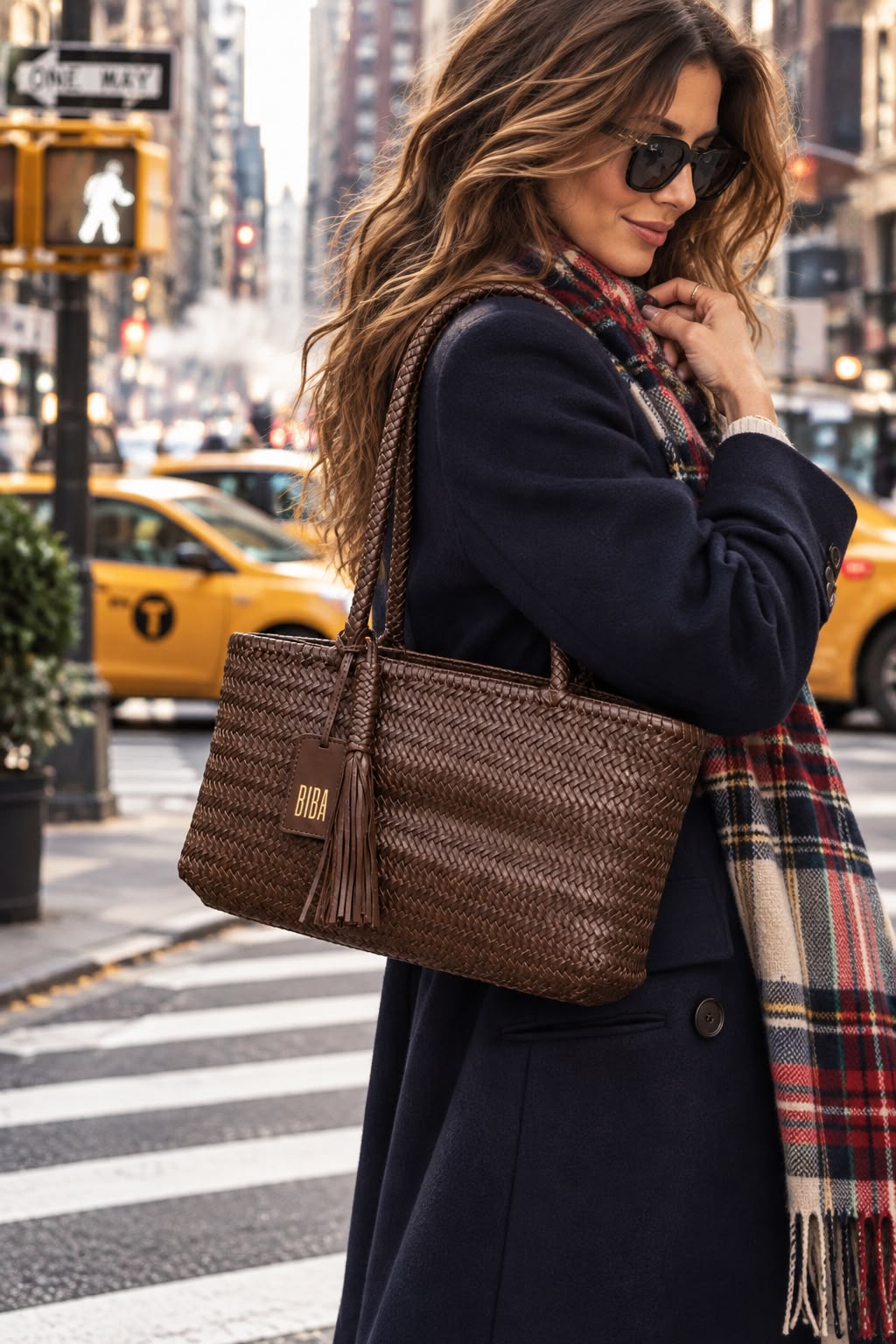 Borsa Shopper BIBA in Pelle Intrecciata Marrone Cioccolato con Nappina