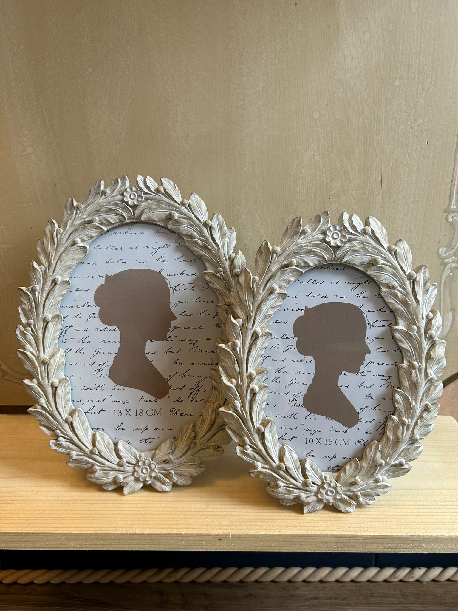 Cornice Ovale Barocca – Un Elegante Ritorno al Passato 🌿