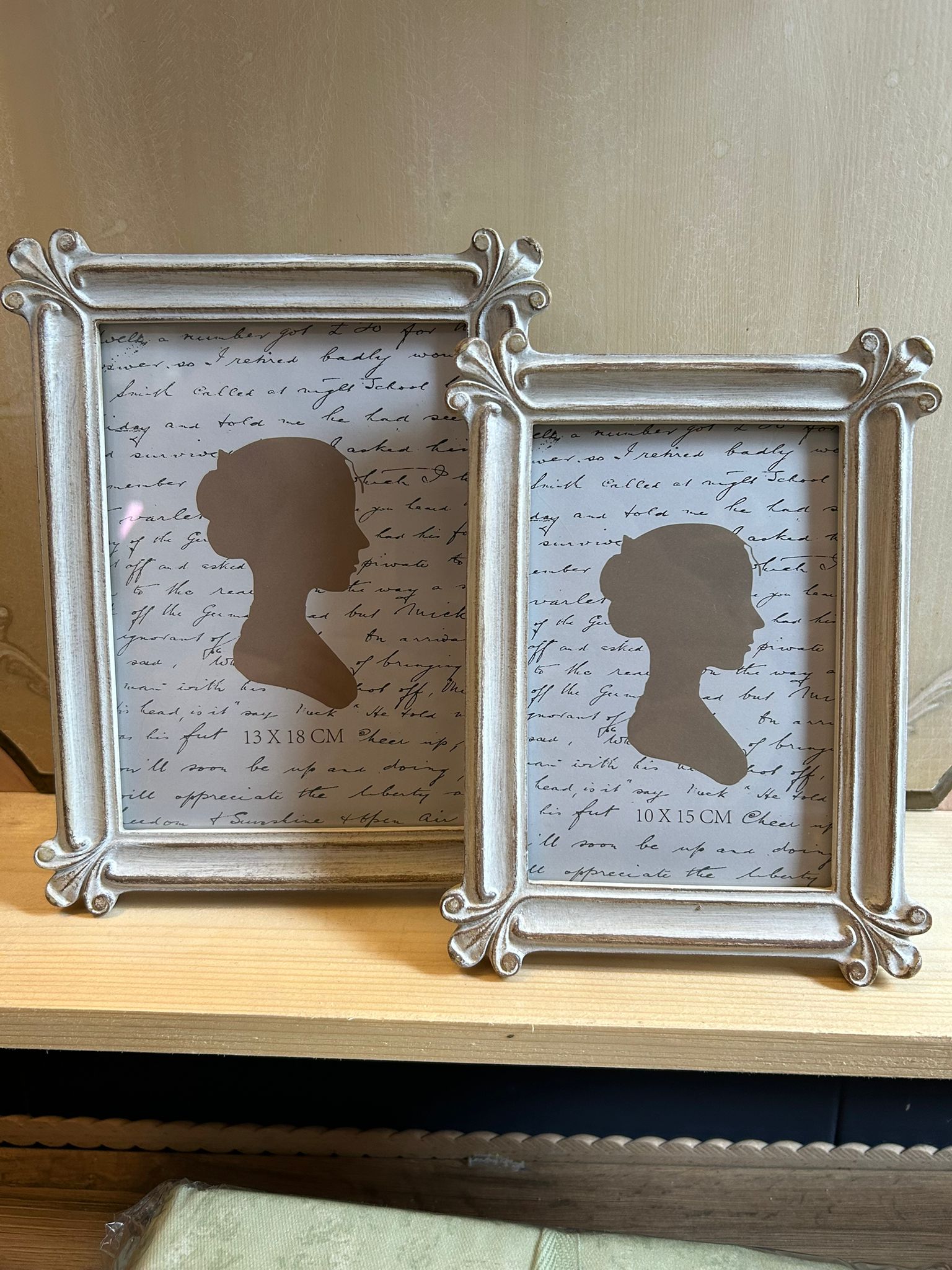 Cornice Classica Retrò – Un Elegante Custode dei Tuoi Ricordi 🖼️🌿