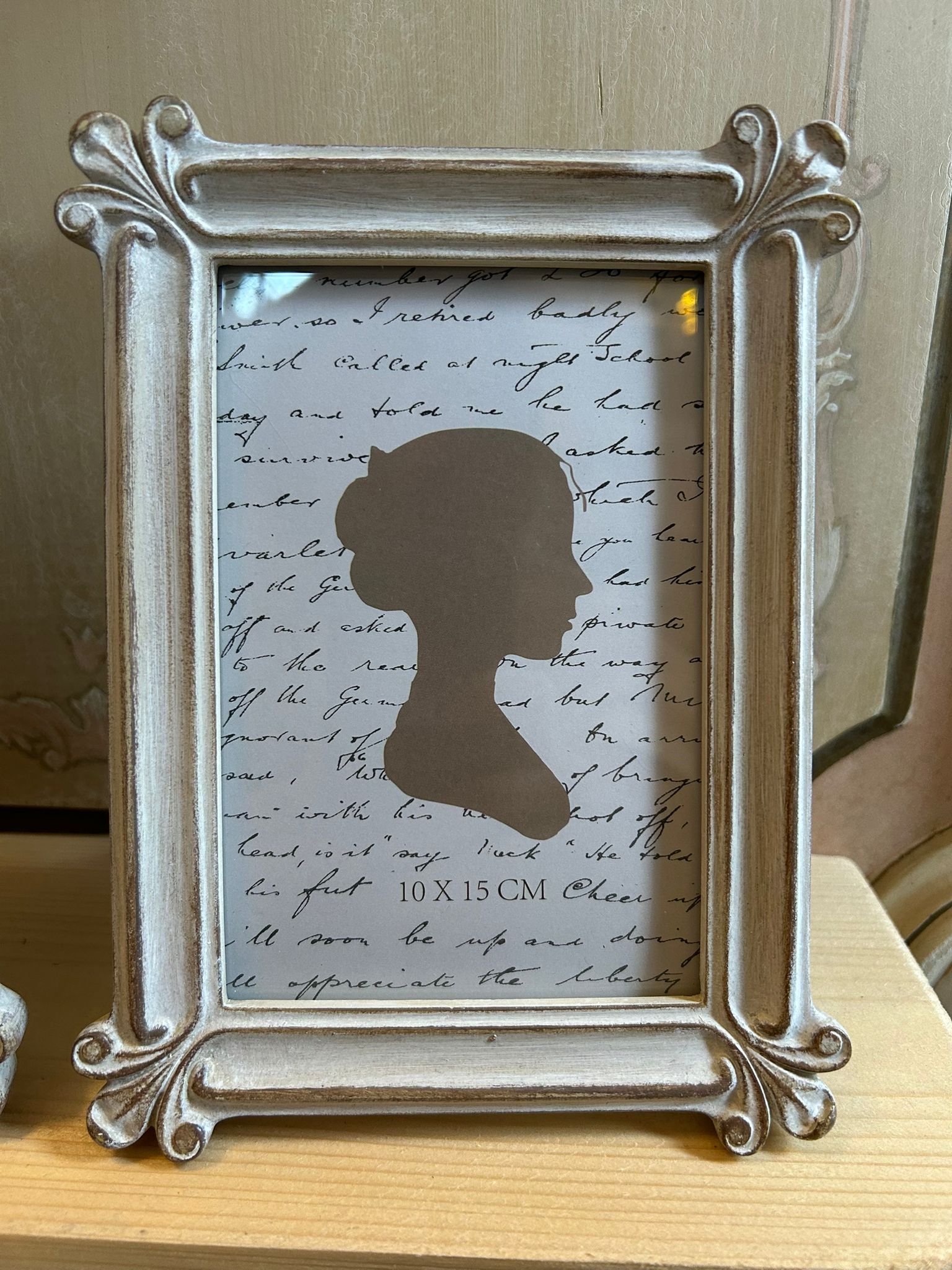 Cornice Classica Retrò – Un Elegante Custode dei Tuoi Ricordi 🖼️🌿