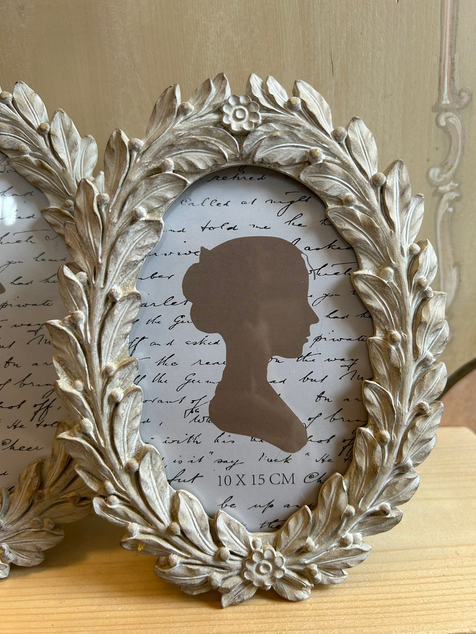 Cornice Ovale Barocca – Un Elegante Ritorno al Passato 🌿