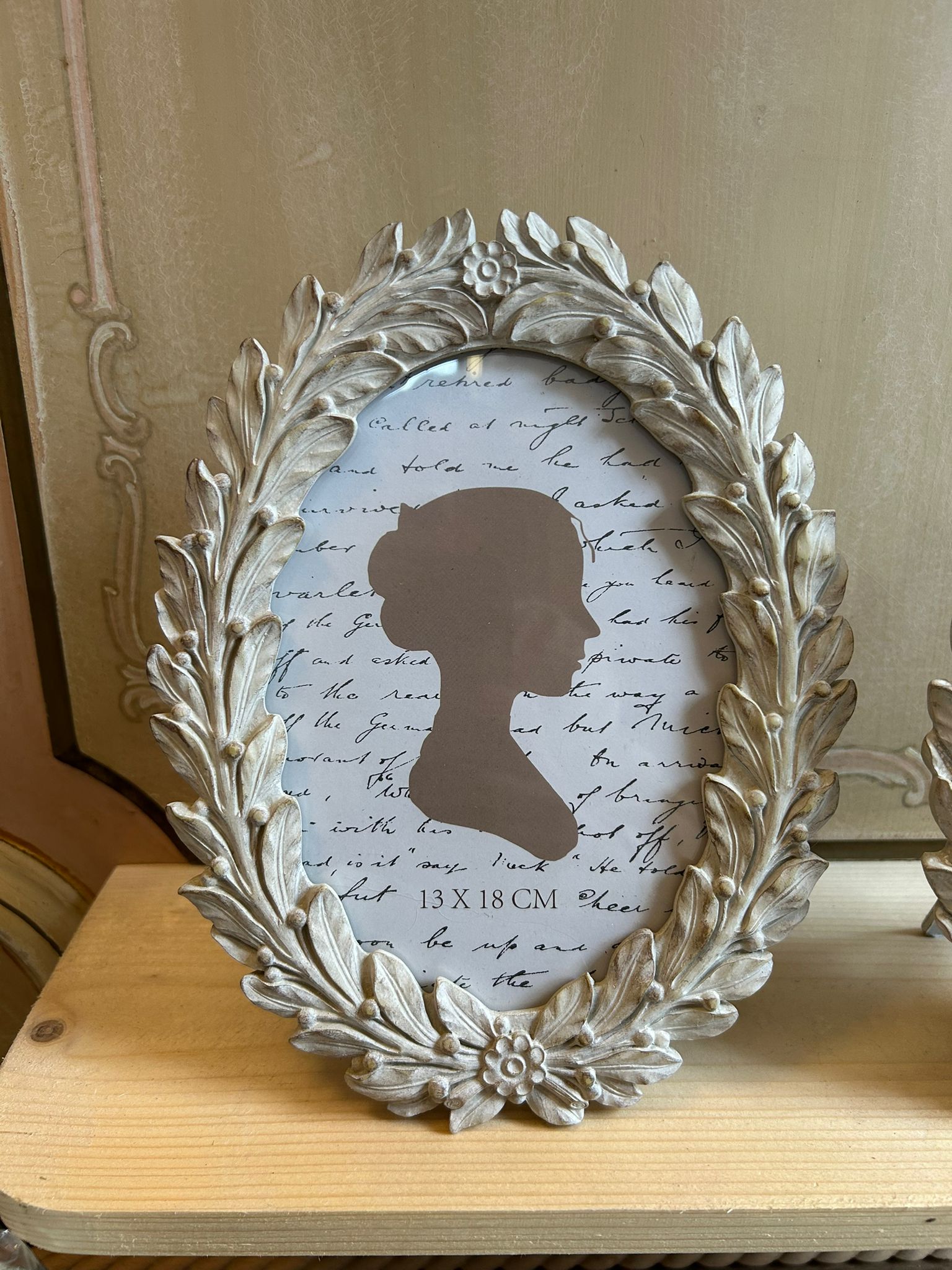 Cornice Ovale Barocca – Un Elegante Ritorno al Passato 🌿