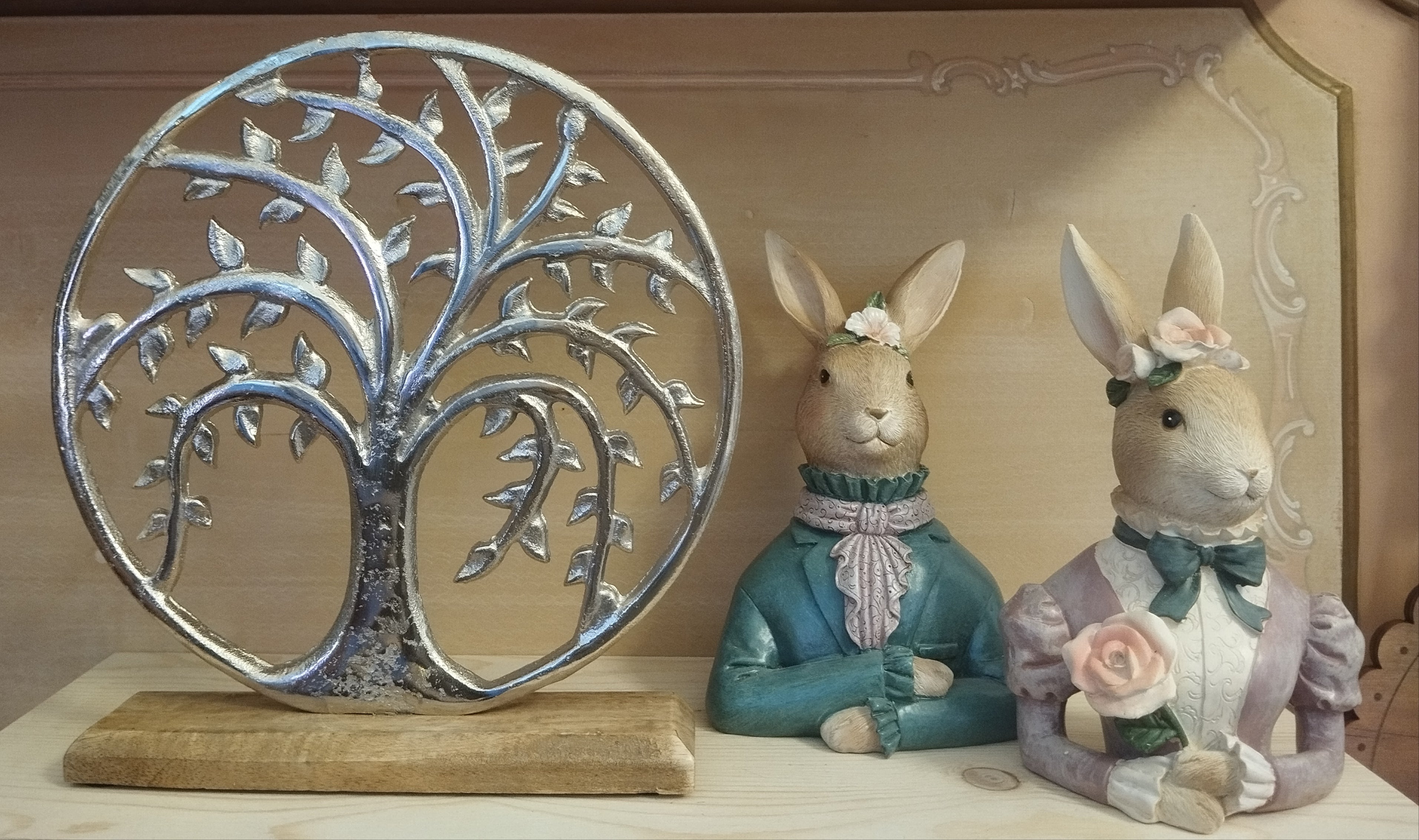 Tree of Life in Metal and Wood – Symbol of Strength and Balance