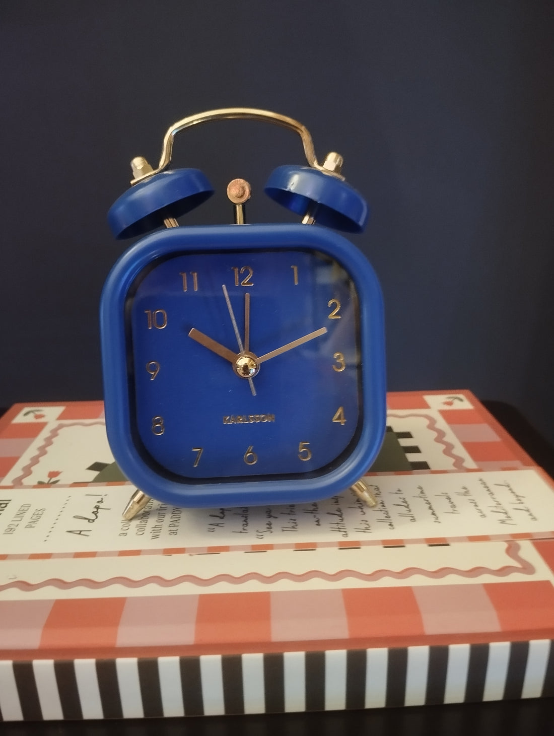 Orologio sveglia da Comodino "Retro Color" – Stile Vintage con un Twist Moderno